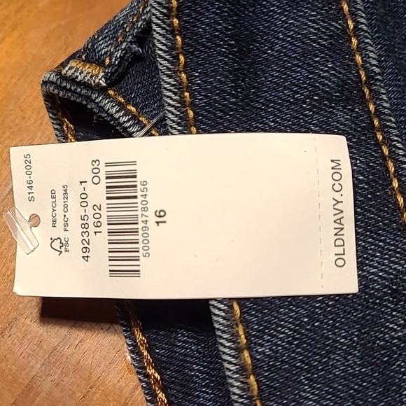 Old Navy Rockstar Super Skinny Jeans - Picture 6 of 6